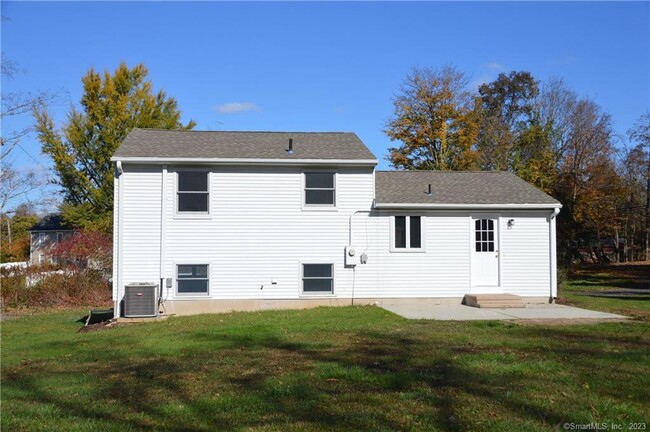 Foto del edificio - 241 Pond Hill Rd