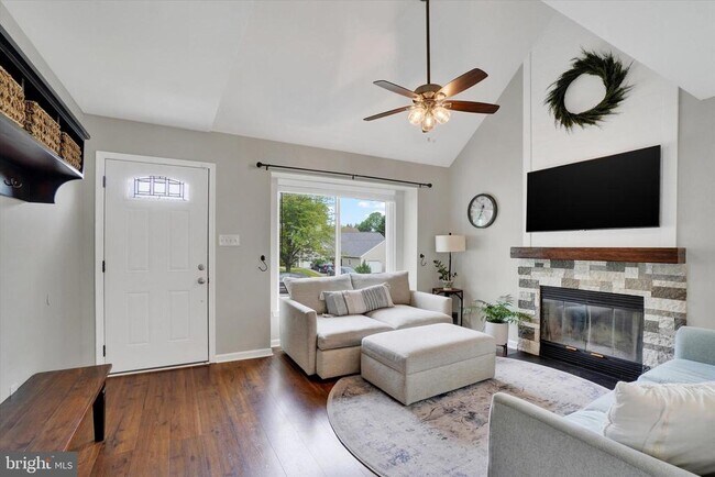Foto del edificio - 780 Blossom Hill Ln