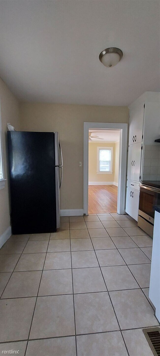 Building Photo - 3 br, 2 bath House - 110 N Holly St