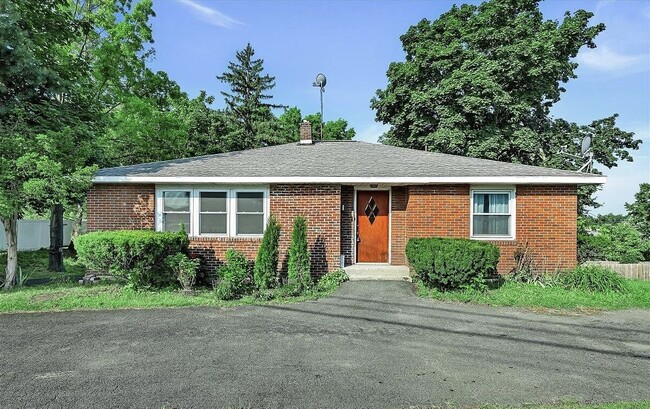 Building Photo - 63 1/2 Vandenburgh Ave