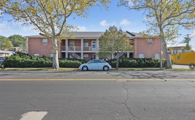 Foto del edificio - 6306 S Grand Blvd