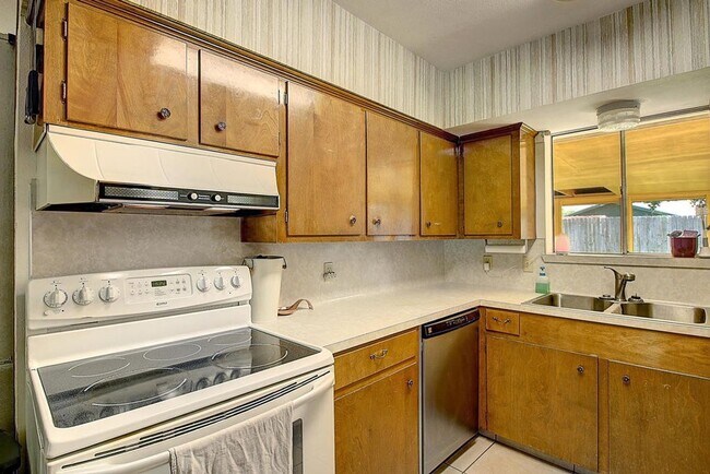 Building Photo - 4409 Killarmet - 3/Bed 2/Bath - $1650/month