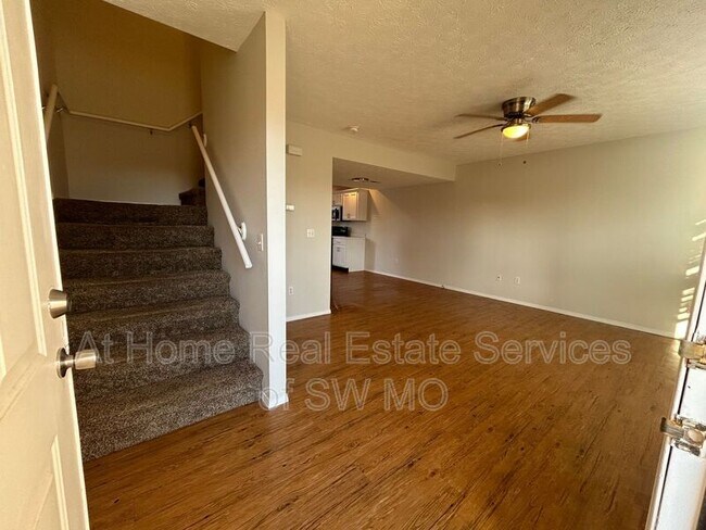 Foto del edificio - 747 Kings Carriage Rd