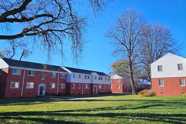 Foto del edificio - Franklin Court Apartments