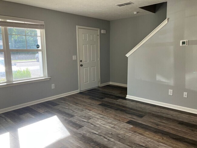 Foto del edificio - Centrally located townhome In Murfreesboro
