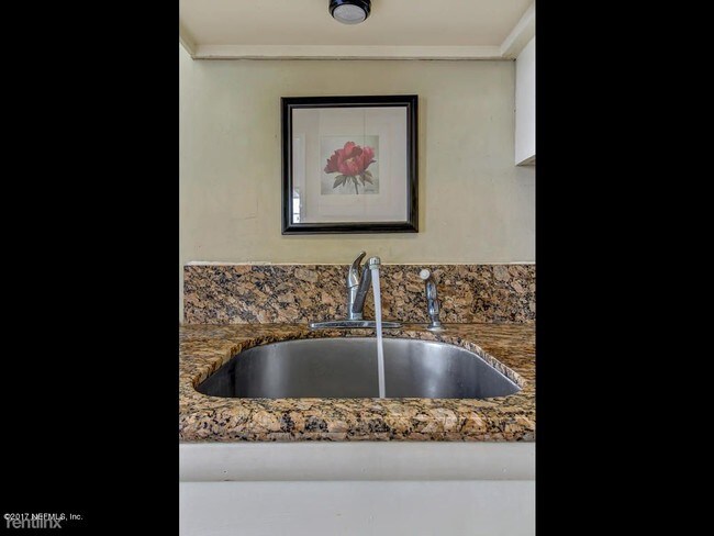 Foto del edificio - 1560 Lancaster Ter