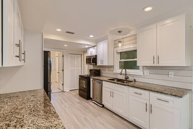 Building Photo - 6547 49Th Avenue N, St Petersburg, FL, 33709