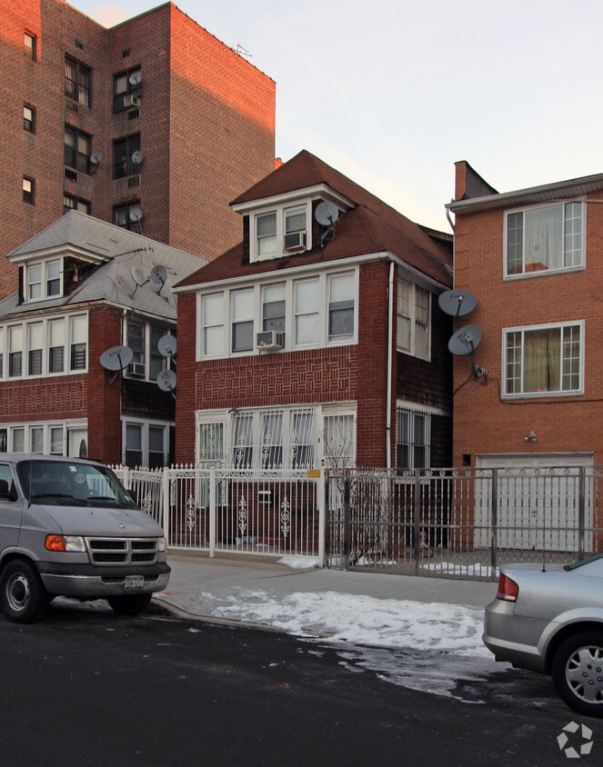 Building Photo - 88-43 162nd St