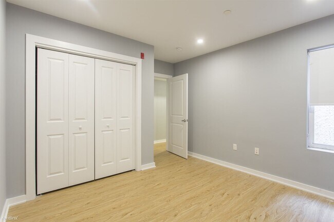 Building Photo - 245 S 45th St
