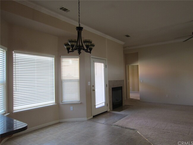 Building Photo - 657 Oakshire Dr