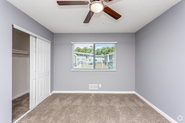 2BR, 1BA - 845 SF - Gateway South