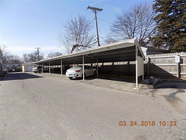 Foto del edificio - 813 W Maple Rd