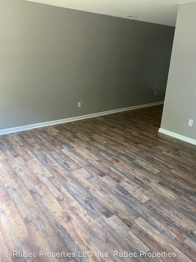 Building Photo - 2 br, 1 bath House - 4616 Highlake Dr