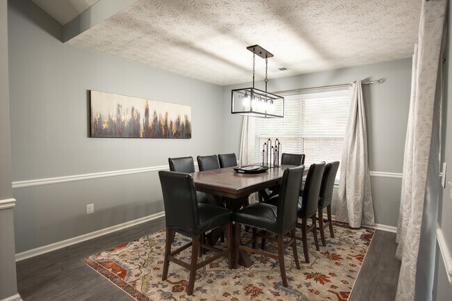 Comedor - 7151 Springchase Way