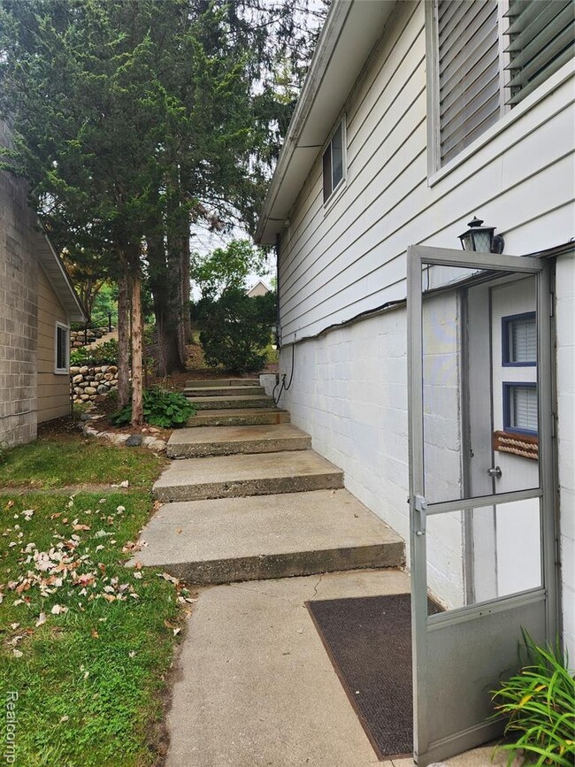 Foto del edificio - 8463 Hillpoint Dr
