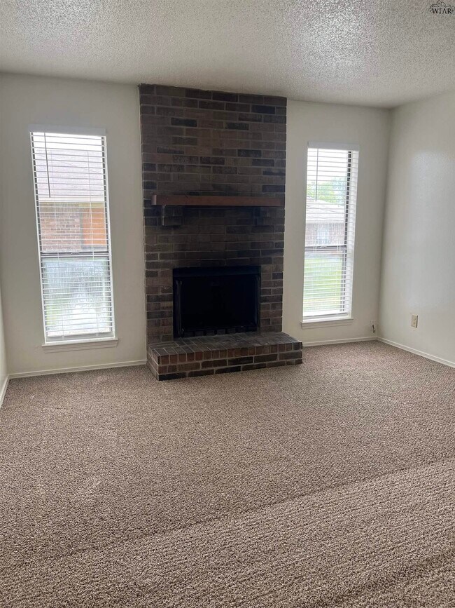 Foto del edificio - 4718 Brookdale Dr