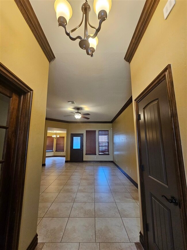 Building Photo - 2302 SW 56th St