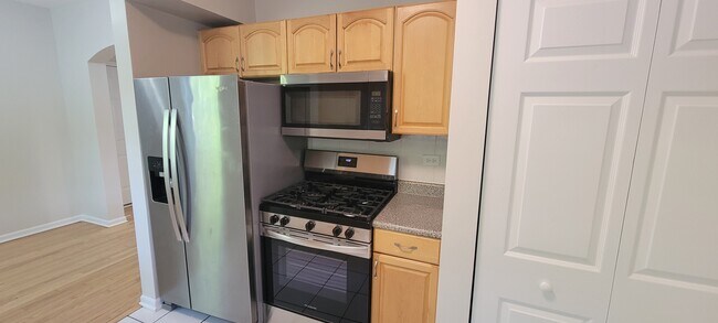 Foto del edificio - 4957 N Wolcott Ave