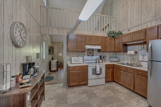 Foto del edificio - 4225 Meadowbrook Rd