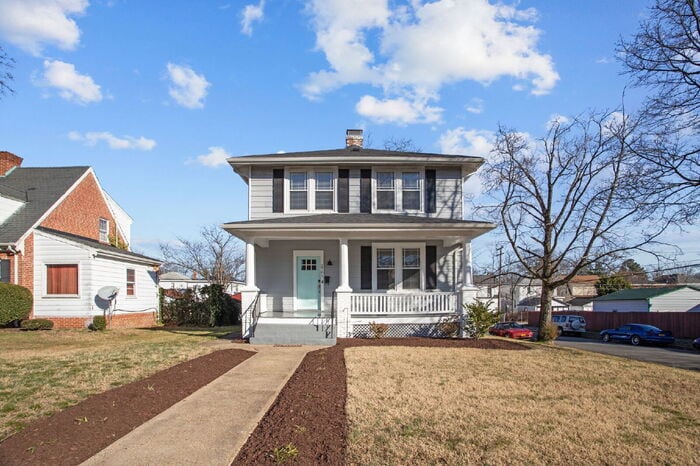 Updated Northside Colonial – 3 Bed, 2 Full & 2 Half Bath – Available Now – $2,600/month - Updated 1920s Colonial in Northside – 3 Bed, 4 Bath – Available Now – $3,000/mo