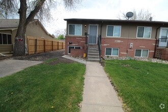Building Photo - 709 1/2 E Magnolia St