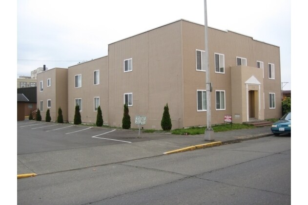 Building Photo - 215 E 1st