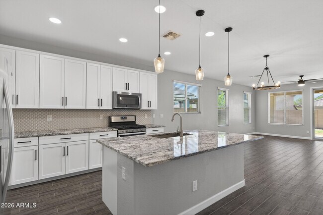 Foto del edificio - 14363 W Charter Oak Rd