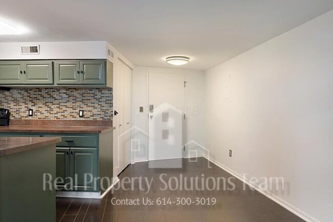 Building Photo - Downtown Condo!