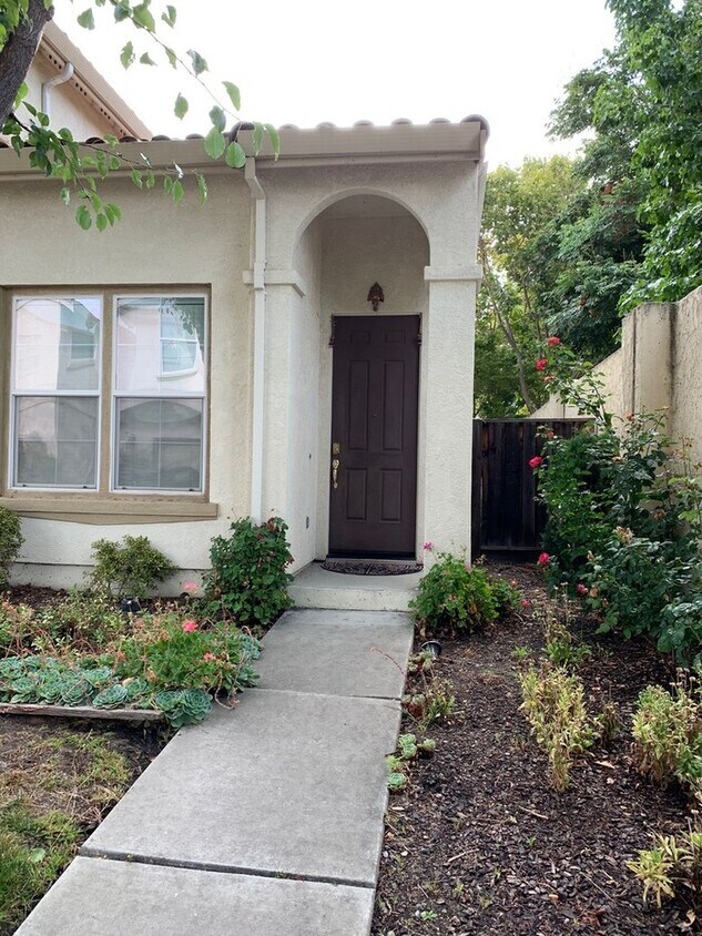 Building Photo - Pet-friendly Tassajara Meadows Home - $3,8...