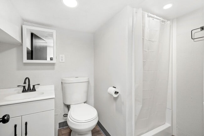 Photo - 133 Glenmore Ave Apartment