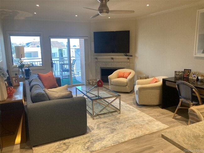 Building Photo - 780 W Broadway