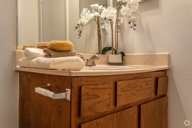 Bathroom - Oaks Of Ashford Point