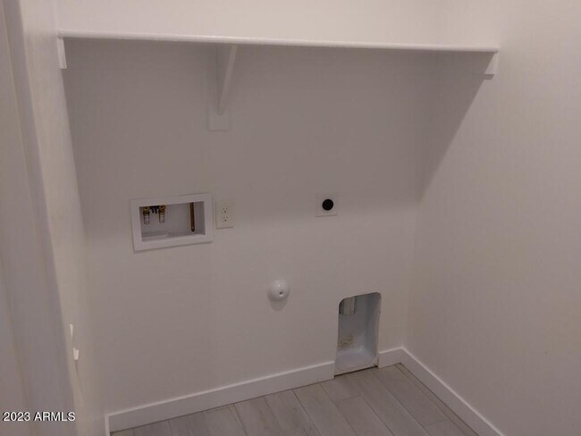 Foto del edificio - 17937 W Golden Ln