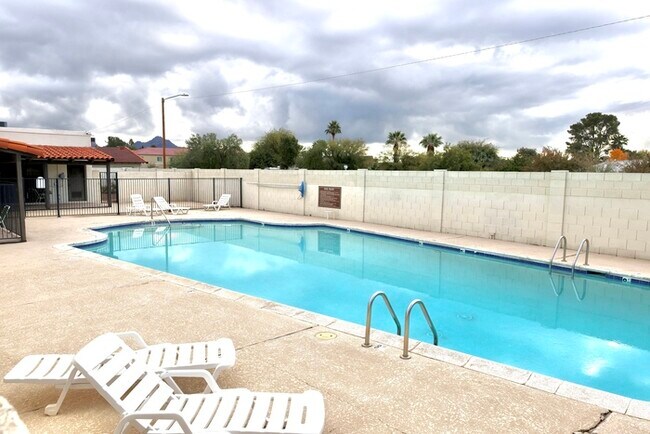 Foto del edificio - 3 bedroom 2 bath in Phoenix is Available N...