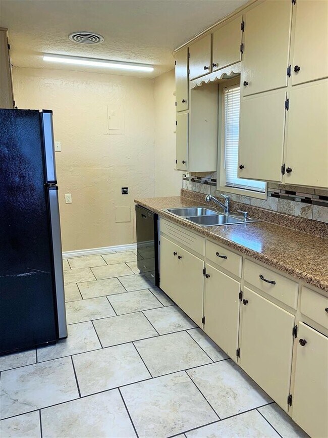 Foto del edificio - 2906 NW Euclid Ave