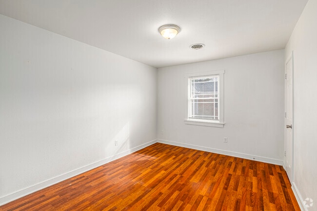 2BR, 1BA - 725SF - Primary Bedroom - Commerce Street