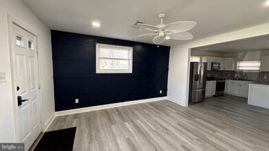 Building Photo - 7631 Beach Dr