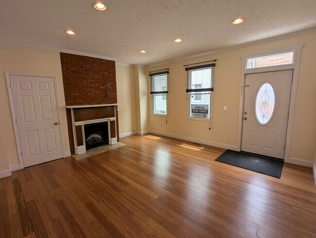 Foto del edificio - Spacious 2 Bedroom, 2.5 Bathroom Single Fa...