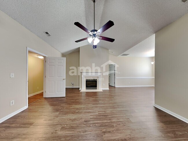 Foto del edificio - 4038 River Falls Dr