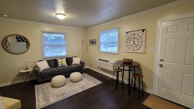 Foto del edificio - 3145 Parkdale Rd