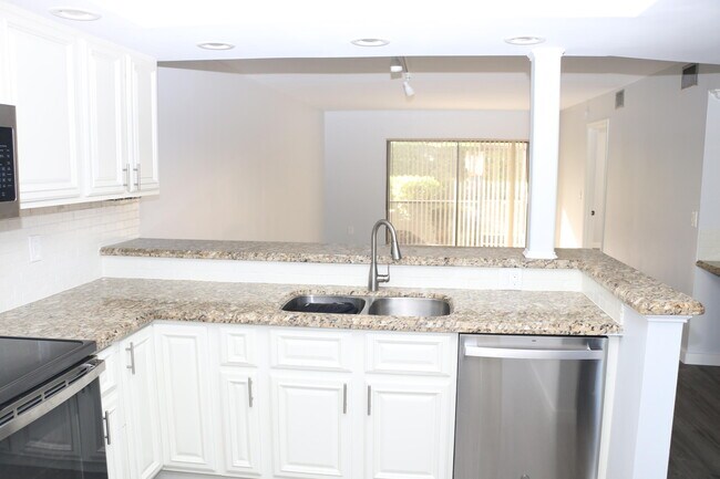 Foto del edificio - 400 Club Cir