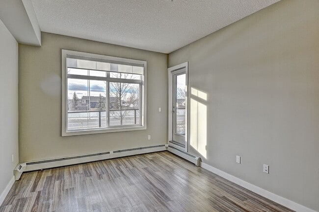 Building Photo - Aqua