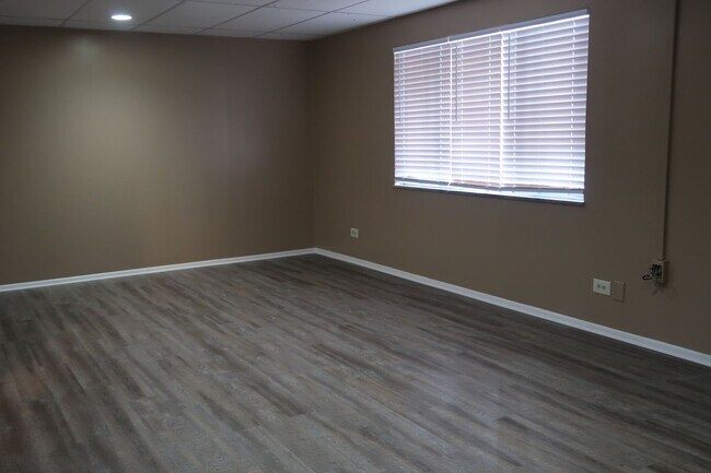 Foto del edificio - Lake Terrace #4. 3BD/1BA  Very spacious condo on Lake Avenue!  $2700 per month includes assigned ...