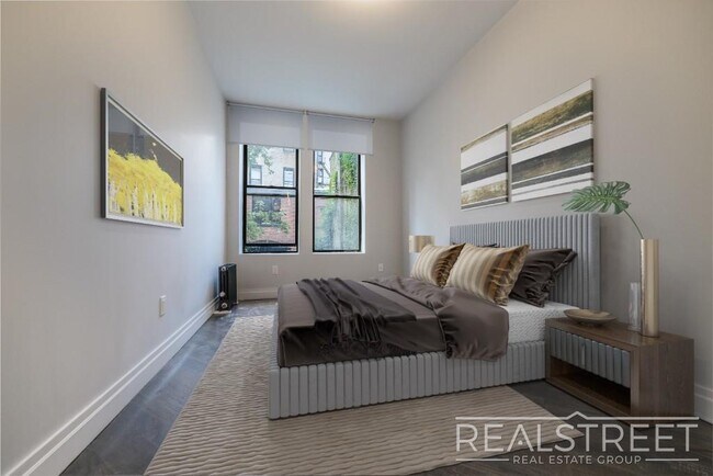 Foto del edificio - NEWLY RENOVATED 3 BED 2 BATH APT in Brooklyn Heights!