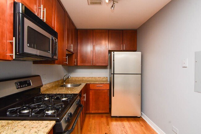 Building Photo - 622 W Wrightwood Ave
