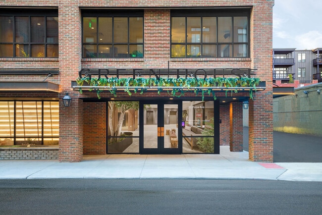 Building Entrance - Green|House Short North