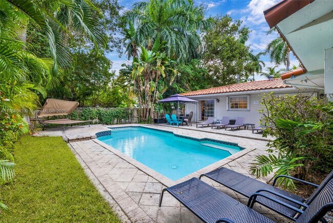 Foto del edificio - 7711 Coquina Dr