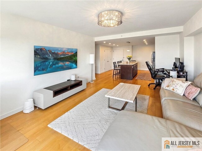 Building Photo - 110 Somerset St