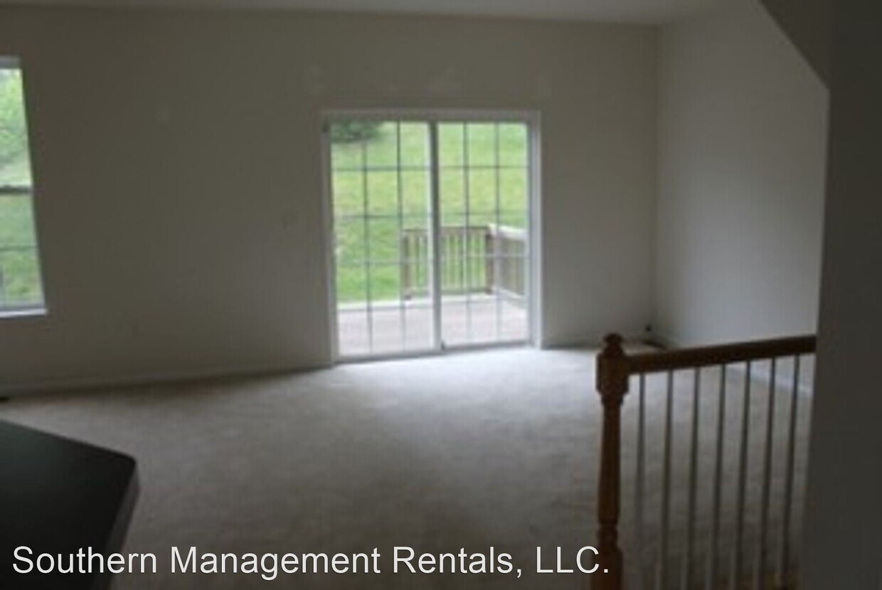 Building Photo - 2122 Maple Crest Blvd