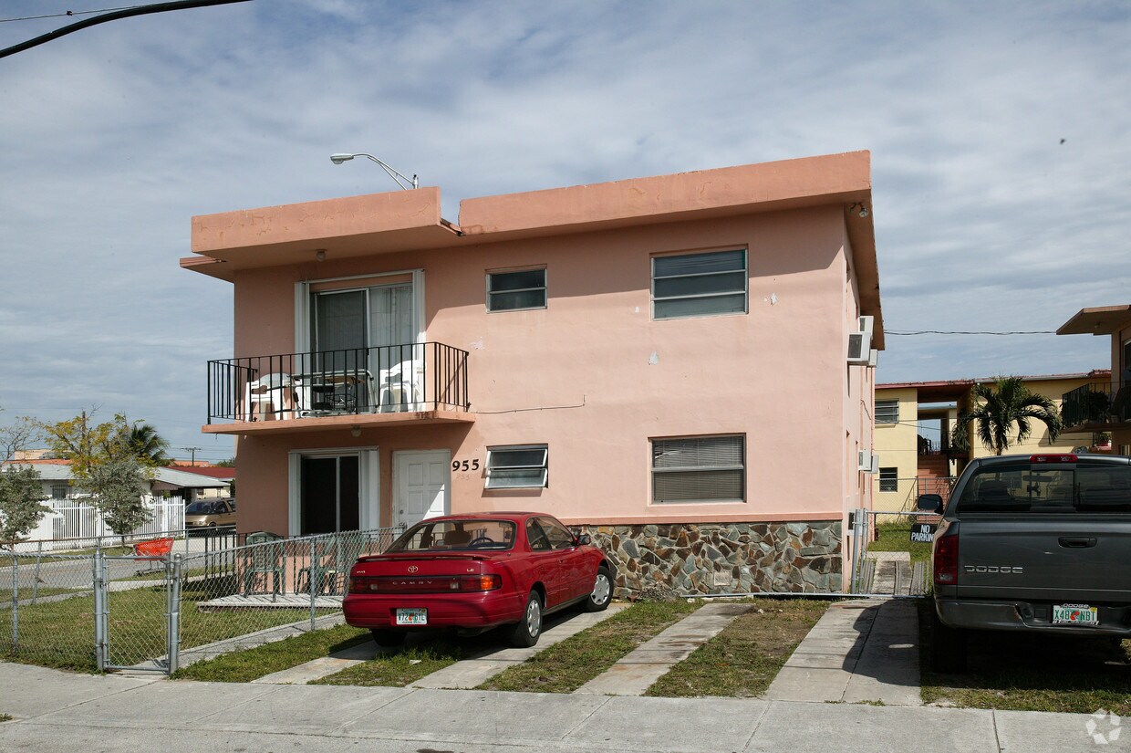 Building Photo - 955 W 23rd St